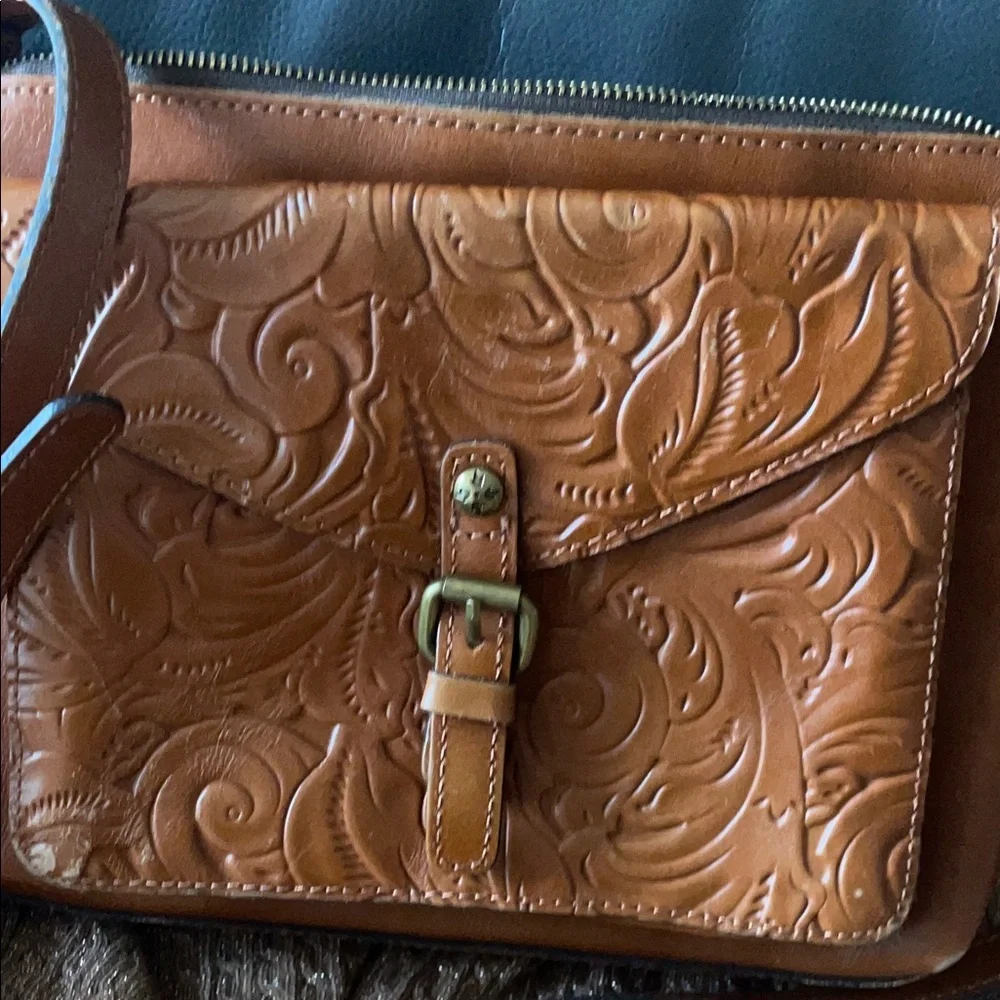 Patricia Nash Embossed Tan Crossbody Bag - Picture 4 of 13